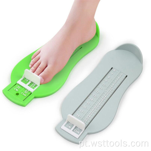 Loja de calibradores de sapatos com dispositivos de medição de pés para crianças